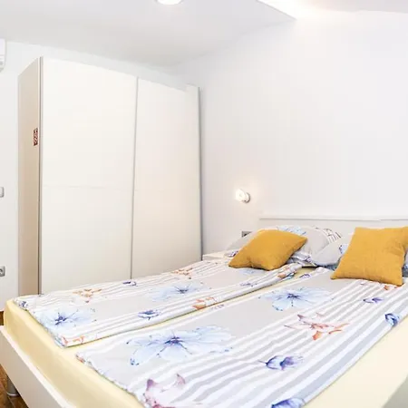 Apartman App Roko 3 *