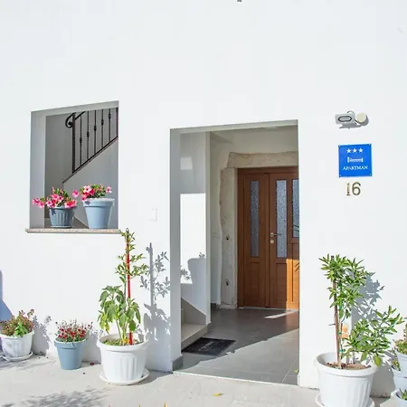 App Roko 3 Apartman *