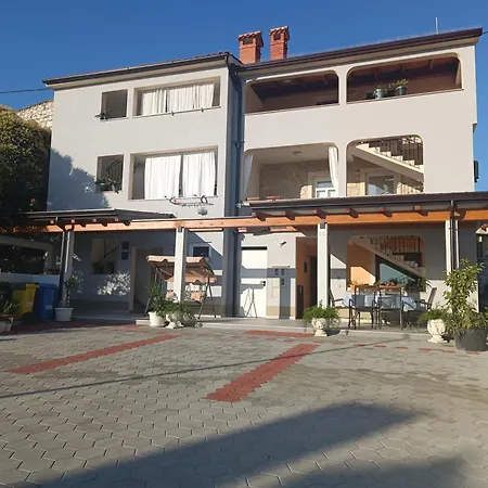 App Roko 3 Apartman *